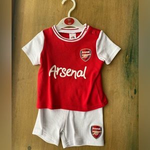 Official Arsenal baby matching set (6-9mths / 74cm)
